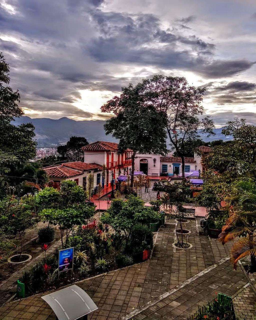 Cerro Nutibara-Medellín-Pueblito Paisa