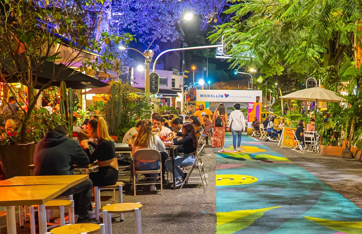 plaza el poblado, que hacer en medellín