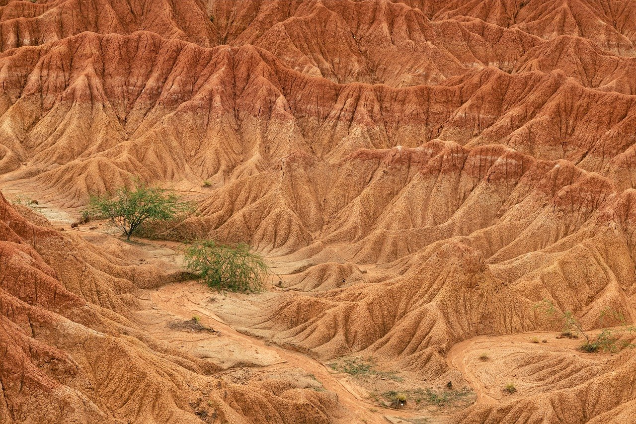 visitar el desierto de la tatacoa- desierto rojo sendero el cuzco- cuzco-cuzco